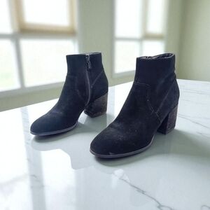 Blondo Sz 8.5 Black Suede Ankle Boots Rain B6913015